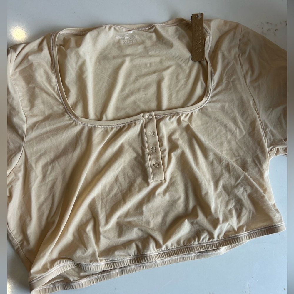 SKIMS sand crop top size 3X NWT
